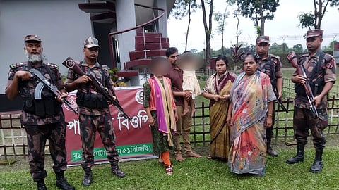 অবৈধভাবে সীমান্ত পারাপারের সময় আটক ৬