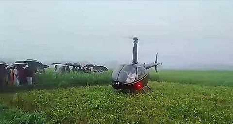 হঠাৎ কলাইখেতে নামল হেলিকপ্টার, অতঃপর...