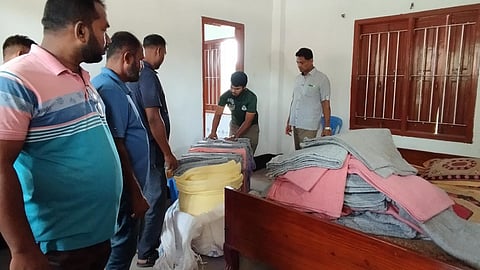 চেয়ারম্যানের বিশ্রামাগার থেকে কম্বল ও টিসিবির তেল উদ্ধার