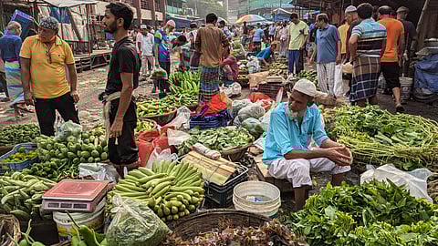 সবজিতে আগুন, মাছ-মাংসের বাজারও চড়া