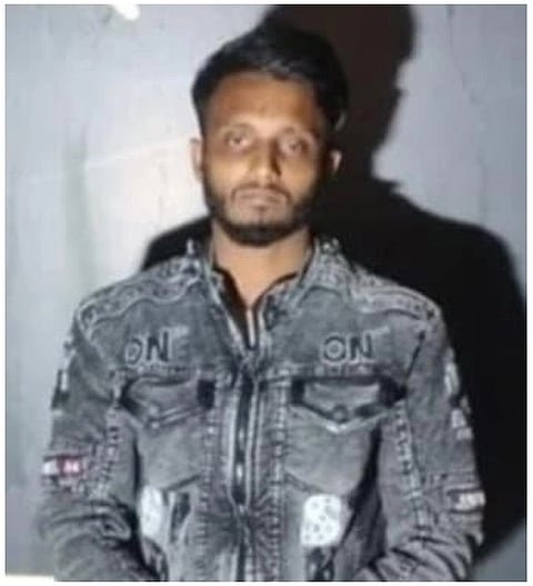 গ্রেফতারকৃত আকাশ মন্ডল ইরফান