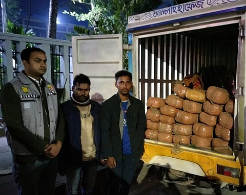 ছবিতে গ্রেফতারকৃত দুইজন মাদক ও কাভার্ডভ্যানসহ। ছবি-ডিএমপি।