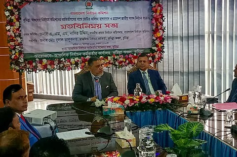 মঙ্গলবার সকালে কুমিল্লা আঞ্চলিক নির্বাচন কর্মকর্তার কার্যালয়ে মতবিনিময় সভায় সিইসি 
