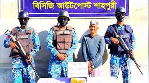 ১২ হাজার ইয়াবাসহ সেন্টমার্টিনের চেয়ারম্যান মুজিবুর আটক