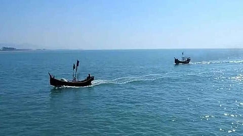 আরাকান আর্মির হাতে ট্রলারসহ ৪ জেলে অপহৃত