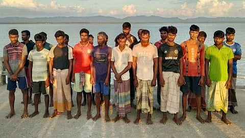 আরাকান আর্মির ধরে নিয়ে যাওয়া বাংলাদেশি ২৯ জেলে ফেরত