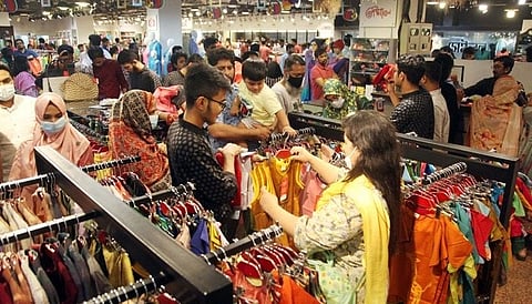 রমজানের প্রথম শুক্রবার: শপিং মলগুলোতে উপচে পড়া ভিড়