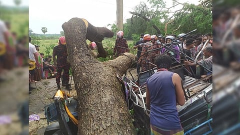 পটুয়াখালীতে আকস্মিক কালবৈশাখীর তাণ্ডবে বিধ্বস্ত শতাধিক ঘরবাড়ি