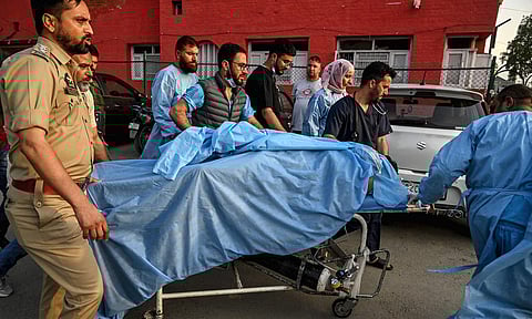 কাশ্মীরে পর্যটকদের ওপর হামলা, নিহত ২৪