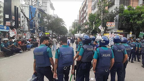 সায়েন্সল্যাব মোড়ে আগুন জ্বালিয়ে বিক্ষোভ, বন্ধ যান চলাচল