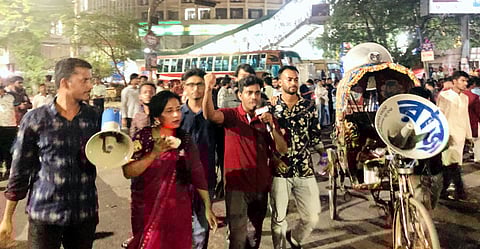 পিএসসি সংস্কারের দাবিতে শাহবাগ অবরোধ শিক্ষার্থীদের