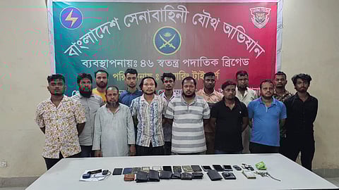 পাসপোর্ট অফিসে সেনাবাহিনীর অভিযান: আটক ১৪