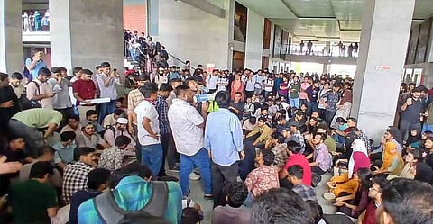 ইউআইইউ অনির্দিষ্টকালের জন্য বন্ধ ঘোষণা