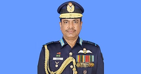 পরিবারসহ সাবেক বিমান বাহিনী প্রধানের দেশত্যাগে নিষেধাজ্ঞা