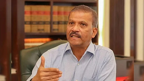 হাসিনার বিন্দুমাত্র অনুশোচনা নেই, এখনও প্রতিশোধপরায়ণ: আসিফ নজরুল