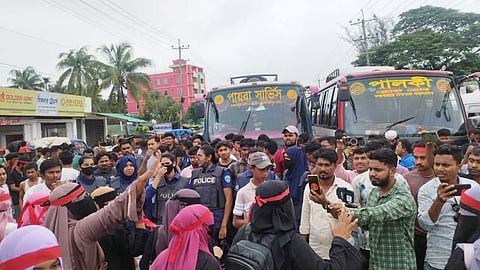 চাকরিচ্যুত শিক্ষকদের আন্দোলনে রোহিঙ্গা ক্যাম্পে শিক্ষা কার্যক্রম স্থগিত