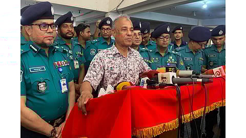 কারাবন্দিরা আয় করে পরিবারকে পাঠাতে পারবে: স্বরাষ্ট্র উপদেষ্টা