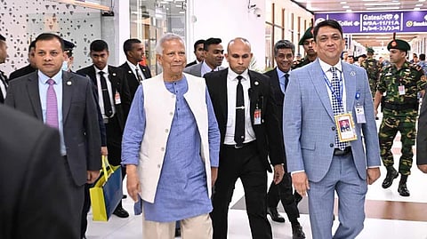 যুক্তরাজ্য সফর শেষে দেশে ফিরেছেন প্রধান উপদেষ্টা