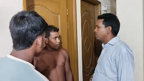 ‘সাংবাদিক’ পরিচয়ে গেস্টহাউসে তল্লাশির ভিডিও ভাইরাল, আইনি বৈধতা নিয়ে প্রশ্ন