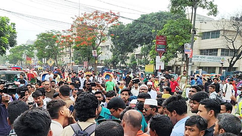 দাবি না মানলে সড়ক অবরোধ চলবে : ইউআইইউ শিক্ষার্থীরা