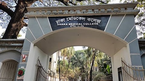 ঢাকা মেডিকেল কলেজ অনির্দিষ্টকালের জন্য বন্ধ ঘোষণা
