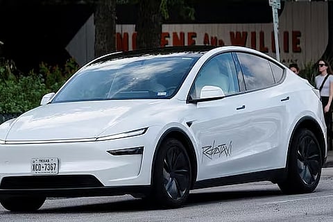 ইলন মাস্কের রোবোট্যাক্সি যাত্রা শুরু