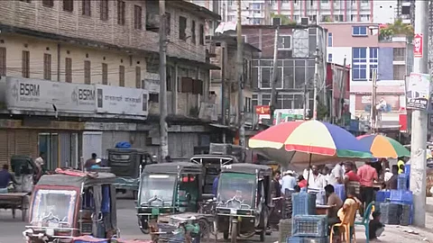 গোপালগঞ্জের সহিংসতায় গ্রেফতার আরও ৭৭, কারফিউ শিথিলে স্বাভাবিক জনজীবন