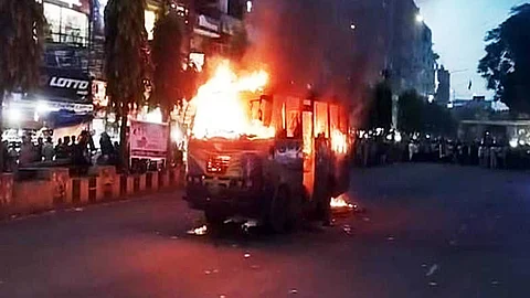চট্টগ্রামে বাসে আগুন, নাশকতা কি না দেখছে পুলিশ