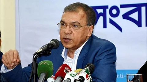 সরকার রাজনৈতিক দলের কাছে আত্মসমর্পণ করেছে : ড. ইফতেখারুজ্জামান