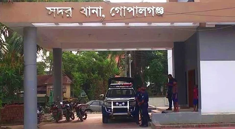 গোপালগঞ্জে ৪ শতাধিক নারী-পুরুষ গ্রেপ্তার