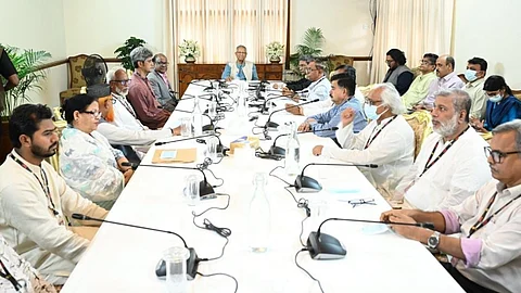 পরাজিত শক্তির নানা ষড়যন্ত্রের লক্ষণ দেখা যাচ্ছে : প্রধান উপদেষ্টা