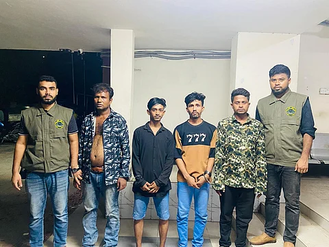 সিটিটিসির অভিযানে মোহাম্মদপুরে তরুণ গ্যাংয়ের চার সদস্য গ্রেফতার