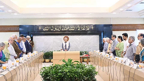 বিমান দুর্ঘটনায় নিহত দুই শিক্ষককে রাষ্ট্রীয় সম্মাননা দেওয়ার সিদ্ধান্ত