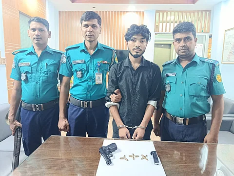 লাইসেন্সকৃত অস্ত্র ছিনতাই মামলার আসামি গ্রেফতার; ছিনতাইকৃত আগ্নেয়াস্ত্র ও ১১ রাউন্ড গুলি উদ্ধার