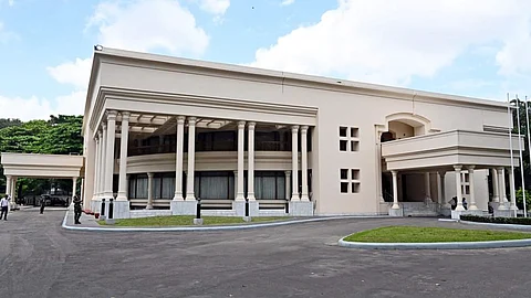 প্রধান উপদেষ্টার সঙ্গে বৈঠকে ১৪ রাজনীতিবিদ
