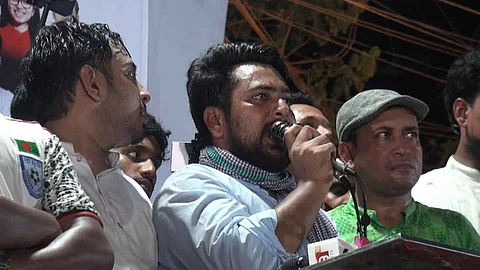 ফ্যাসিস্ট সাবেক রাষ্ট্রপতি বাংলাদেশেকে শেখ হাসিনার হাতে তুলে দিয়েছিলেন: নাহিদ