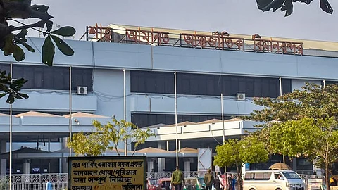 ২২ লাখ টাকার বিদেশি মুদ্রাসহ যাত্রী আটক