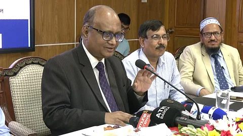দুদক সমাজের বাইরের প্রতিষ্ঠান নয়, এখানেও দুর্নীতি আছে: দুদক চেয়ারম্যান