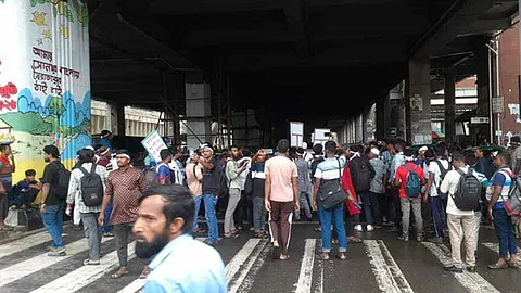 জুলাই সনদের দাবিতে শাহবাগ অবরোধ