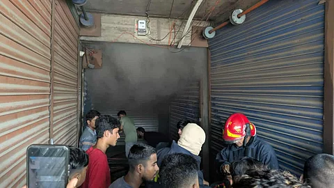 গুলিস্তানে সুন্দরবন মার্কেটে আগুন, নিয়ন্ত্রণে ১১ ইউনিট