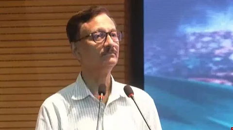 প্রকৃত অপরাধীদের শায়েস্তা না করলে সবুজ পাসপোর্টধারীদের ভোগান্তি কমবে না: পররাষ্ট্র উপদেষ্টা