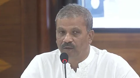 জনতার স্রোতের দিকে তাকালে দেশ গঠন ও সংস্কার সহজ হতো: আইন উপদেষ্টা