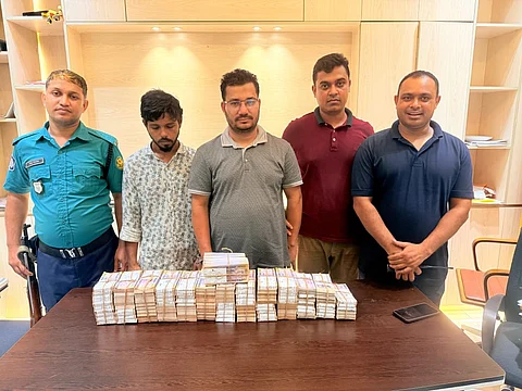 বিন্যান্স এর মাধ্যমে ডলার ক্রয়ের নামে প্রতারণা; কোটি টাকার বেশি জালনোটসহ গ্রেফতার ০২