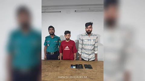 অনলাইনে ইলিশ বিক্রির নামে প্রতারণা; নিউমার্কেট থানা পুলিশ কর্তৃক গ্রেফতার ০২