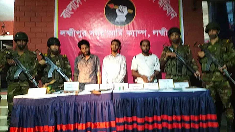 পিস্তল ও ইয়াবাসহ ৩ সন্ত্রাসী গ্রেপ্তার