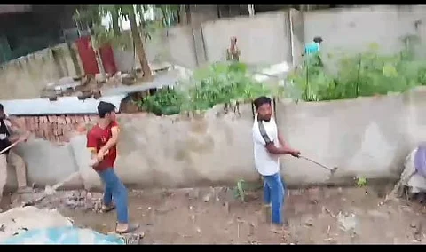 জমি দখল নিয়ে সংঘর্ষ, আওয়ামী সমর্থিত সন্ত্রাসীদের হামলা