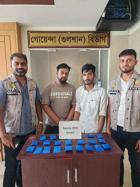 ৪৪০০ পিস ইয়াবাসহ দুই মাদক কারবারি গ্রেফতার