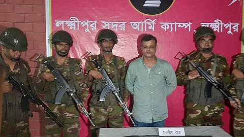 অস্ত্রসহ যুবদল নেতা আটক