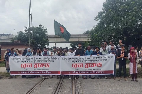 রবীন্দ্র বিশ্ববিদ্যালয় শিক্ষার্থীদের রেলপথ অবরোধ, ঢাকা-সিরাজগঞ্জ ট্রেন যোগাযোগ বন্ধ