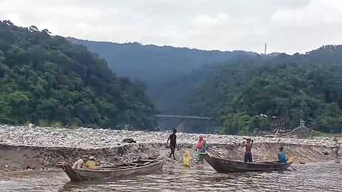 কোম্পানীগঞ্জের পর এবার টার্গেট জাফলং, হচ্ছে পাথর লুট